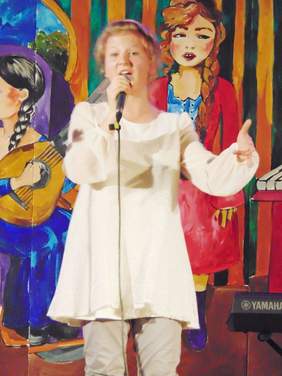 Pokaż zdjęcie: Uczestnicy XIII Powiatowego Przeglądu Piosenki Osób Niepełnosprawnych „Złoty Słowik” 