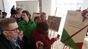 Pokaż zdjęcie: Uroczystość otwarcia wystawy „Gdy w sercu kwitnie muzyka" w Centrum Handlowym Avenida w Poznaniu