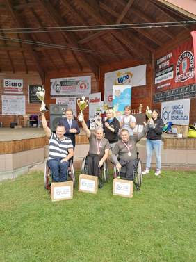 I Wyścig Osób Niepełnosprawnych poruszających się na wózkach inwalidzkich w Błażowej