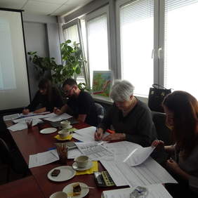 Pokaż zdjęcie: Jak widać, zaangażowanie uczestników warsztatów było ogromne