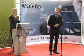 Pokaż zdjęcie: Powiatanie uczestników przez Krzysztofa Grabczuka Wicemarszałka Województwa Lubelskiego