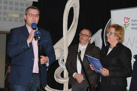 Pokaż zdjęcie: od lewej: Jarosław Szlachetka– Poseł na Sejm, Przemysław Bolechowski - prezes Radia Kraków oraz Marta Mordarska – dyrektor Oddziału Małopolskiego PFRON