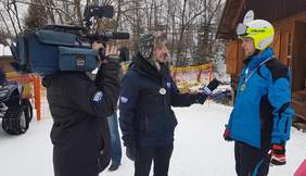 Pokaż zdjęcie: Zdobywca I miejsca - Łukasz Frączek podczas wywiadu dla TVP3 Kraków 