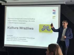 Pokaż zdjęcie: Tomasz Włodarski - zastępca dyrektora MIK, koordynator projektu Małopolska. Kultura Wrażliwa
