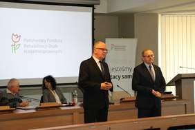 Pokaż zdjęcie: Od lewej: członek zarządu powiatu 