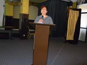 Pokaż zdjęcie: Powitanie gości przez Dyrektora PUP w Giżycku Annę Skass