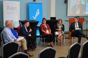 Pokaż zdjęcie: Praktyczne rozwiązania w tworzeniu dostępnych miejsc pracy