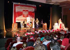 Pokaż zdjęcie: Występu artystyczne podczas Przeglądu „Pod Skrzydłami Orła”