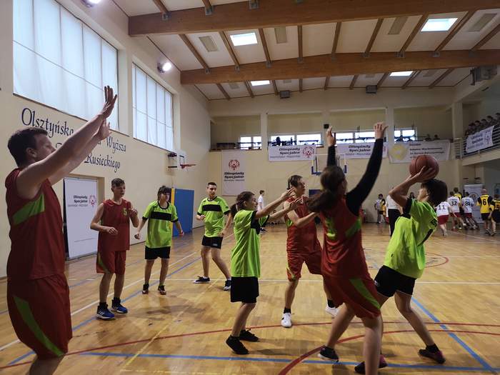 Pokaż zdjęcie: Entuzjazm i zaangażowanie zawodników