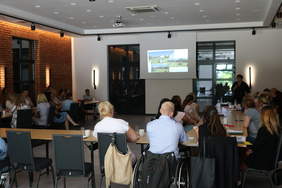 Pokaż zdjęcie: Wymiana dobry praktyk poprzez prezentację