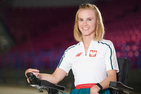 Pokaż zdjęcie: Róża Kozakowska - rzut maczugą, pchnięcie kulą  w stroju z kolekcji olimpijskiej 