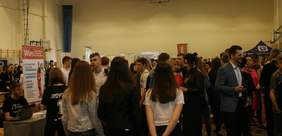 Pokaż zdjęcie: uczestnicy i wystawcy Opoczyńskich Targów Pracy