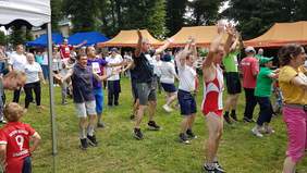 Pokaż zdjęcie: Zabawy ruchowe podczas Małopolskich Dni Osób Niepełnosprawnych w Konarach