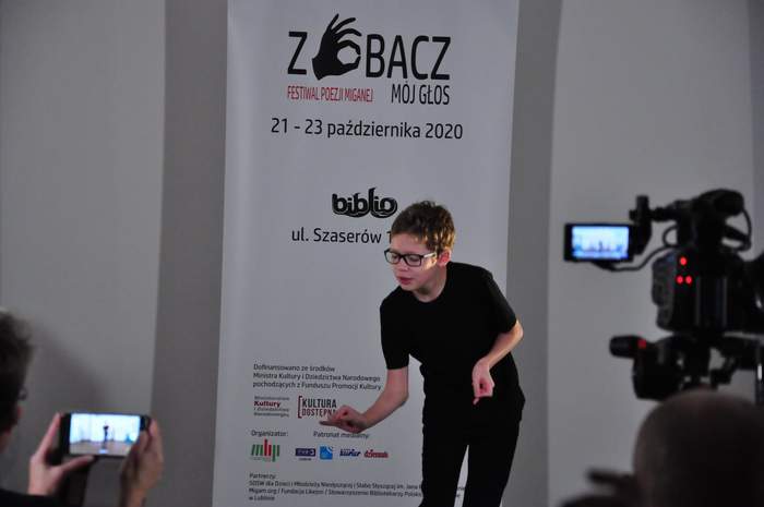 Pokaż zdjęcie: Festiwal Poezji Miganej, Fot. MBP Lublin