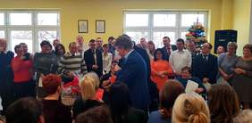 Pokaż zdjęcie: Symboliczne przecięcie wstęgi