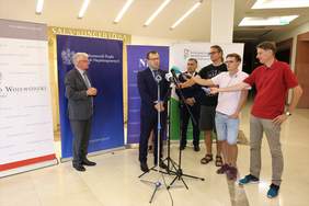 Pokaż zdjęcie: Briefing prasowy - Podsekretarz Stanu w Ministerstwie Rodziny, Pracy i Polityki Społecznej Marcin Zieleniecki