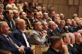 Pokaż zdjęcie: Zaproszeni na uroczystość goście (fot. Radio Kielce) 