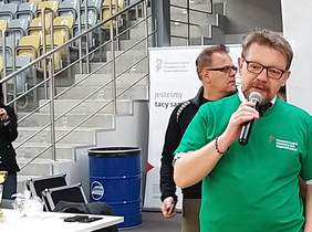 Pokaż zdjęcie: I Mini Turniej w Maksi Sprawie otwiera pan Łukasz Żmuda - Dyrektor Oddziału Opolskiego PFRON