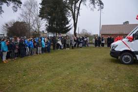 Pokaż zdjęcie: uroczystości przekazania autobusu