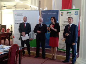 od lewej, Maciej Szymański (PFRON), Adam Panek (PUP) Ewa Leniart (Wojewoda), Józef Jodłowski (Starosta Rzeszowski)