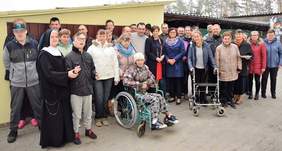 Pokaż zdjęcie: Przekazanie busa z dofinansowaniem PFRON dla Warsztatów Terapii Zajęciowej w Szamotułach