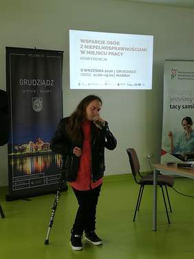 Pokaż zdjęcie: Konferencję uświetnił występ Kamila Czeszela - zwycięscy Konkursu Debiuty na 57. KFPP w Opolu