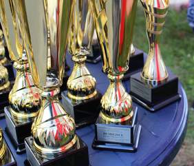 Pokaż zdjęcie: Pamiątkowe puchary