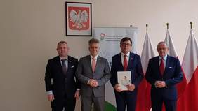 Pokaż zdjęcie: Umowa WRR Włoszczowa Ł. Karpiński, K. Słoń, D. Czechowski, A. Michalski