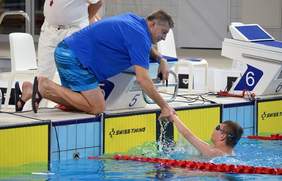 Pokaż zdjęcie: uczestnik mitingu przed startem