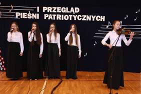 Pokaż zdjęcie: I Przegląd Pieśni Patriotycznych w Bodzentynie FOT. T. Fąfara echodnia.eu