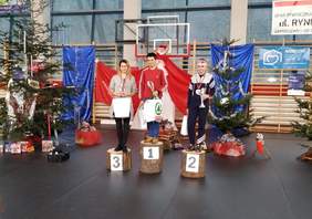 Pokaż zdjęcie: Uhonorowanie zwycięsców biegu głównego 