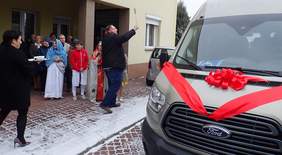 Pokaż zdjęcie: uczestnicy placówki i zaproszeni goście