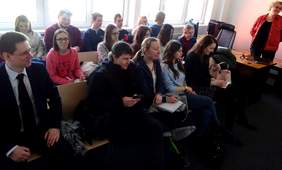 Pokaż zdjęcie: Studenci podczas zajęć prowadzonych w Oddziale Wielkopolskim PFRON