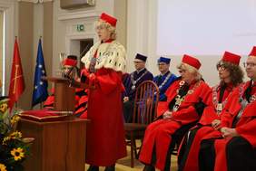 Pokaż zdjęcie: Rektor prof. Beata Wojciechowska