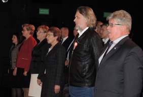 Pokaż zdjęcie: Wspólne śpiewanie pieśni patriotycznych