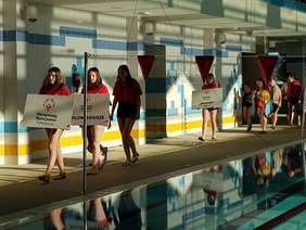 Wejście zawodników na płytę basenu