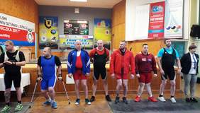 Zawodnicy Pucharu Polski w wycisjkaniu sztangi leżąc