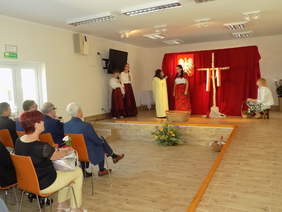 Część artystyczna w wykonaniu uczestników WTZ w Szumowie.