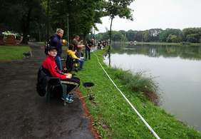 Pokaż zdjęcie: Uczestnicy Zawodów Wędkarskich podczas połowów