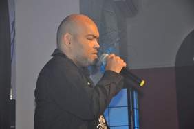 Pokaż zdjęcie: Laureat II nagrody w konkursie piosenkarskim "Latarnia" - Przemysław Cackowski z Grudziądza