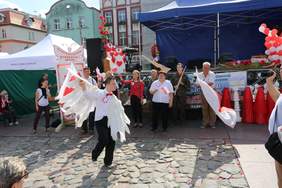 Pokaż zdjęcie: Festyn Przyjaźni „Tacy Sami” w Tczewie - występ osób niepełnosprawnych