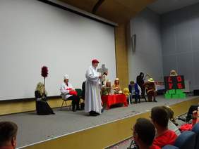 Pokaż zdjęcie: Grupa Teatralna „Epitetem po Metaforze” z Domu Pomocy Społecznej w Lubuczewie z przedstawieniem pt. „Lubow kak lubow, czyli czeski film o miłości”