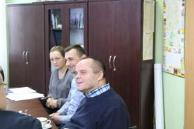 Pokaż zdjęcie: Marek Piasecki Prezes Fundacji Fuga Mundi wraz z pracownikami