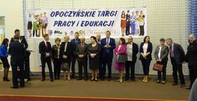Pokaż zdjęcie: uroczystości otwarcia: przedstawiciele władz lokalnych oraz zaproszeni goście