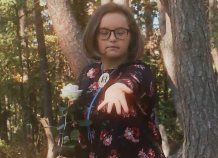 Pokaż zdjęcie: Stopklatka z teledysku