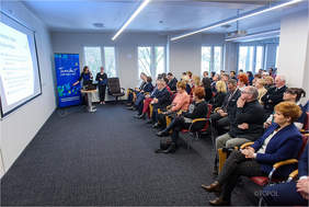 Pokaż zdjęcie: Uczestnicy uroczystości