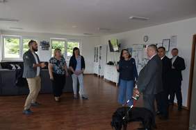 Pokaż zdjęcie: Wizyta studyjna we wspólnocie domowej dla dorosłych osób z autyzmem im. Arama Rybickiego prowadzonej przez Stowarzyszenie Pomocy Osobom Autystycznym w Gdańsku.