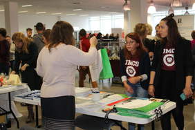 Pokaż zdjęcie: Stoisko wystawiennicze