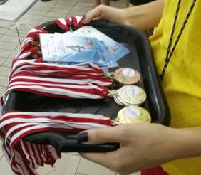 Pokaż zdjęcie: Medale dla zwycięzców