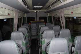Pokaż zdjęcie: Wnętrze busa dofinansowanego ze środków PFRON, przeznaczonego dla podopiecznych Środowiskowego Domu Samopomocy „Tulipan” w Kaliszu